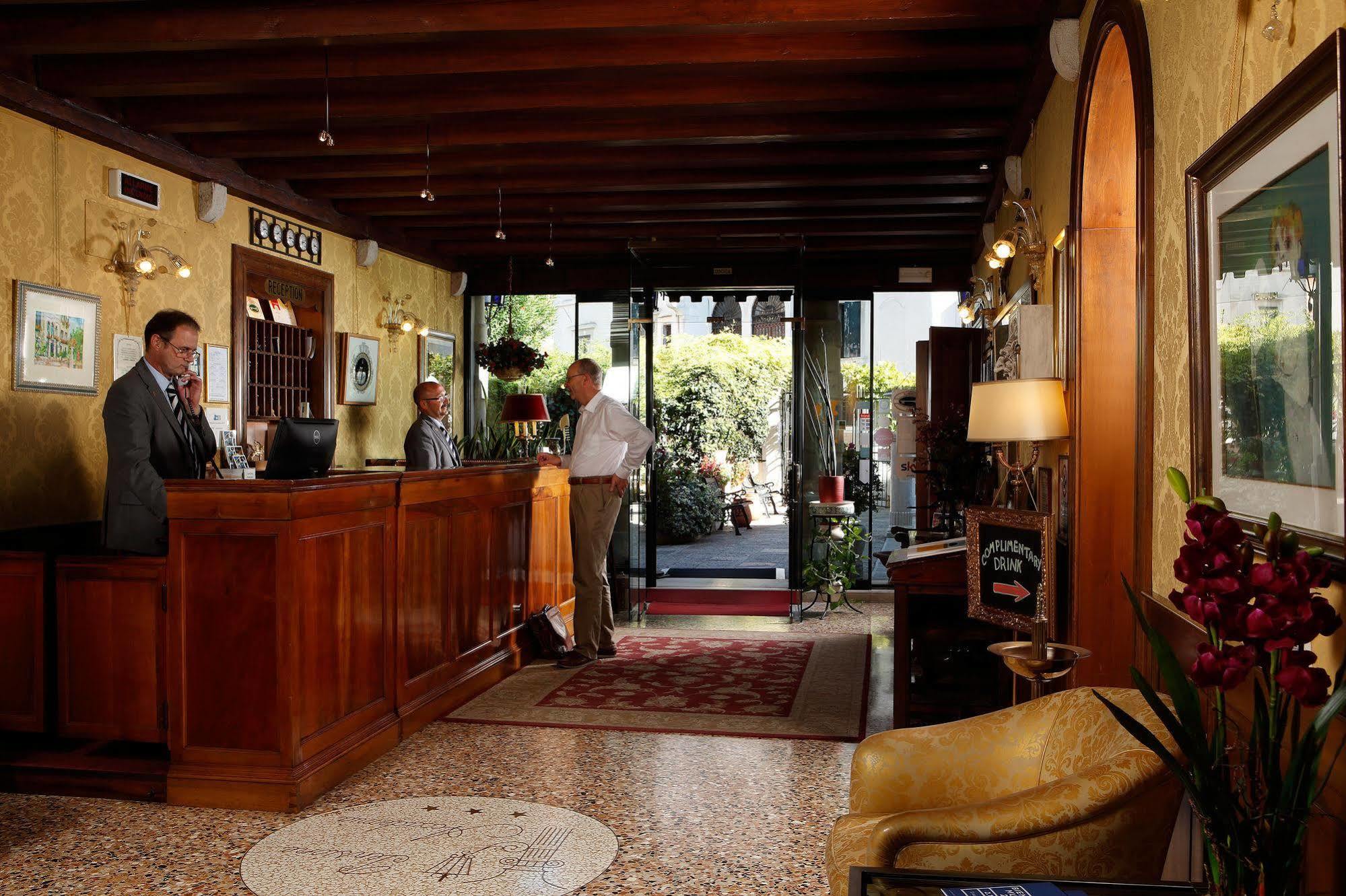 Accademia - Maravege 3* Venecia